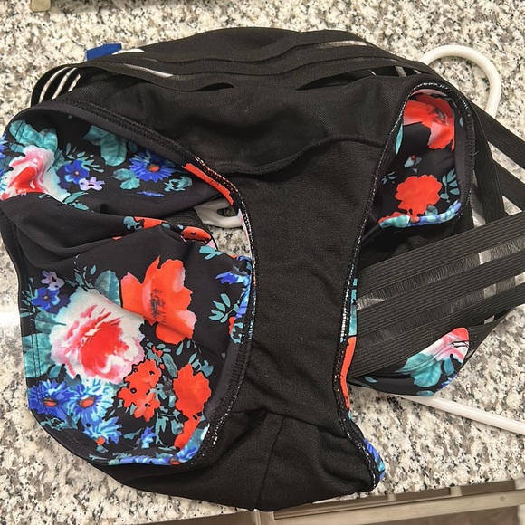 Hilor One piece Floral Swimsuit [S] - Picture 5 of 7